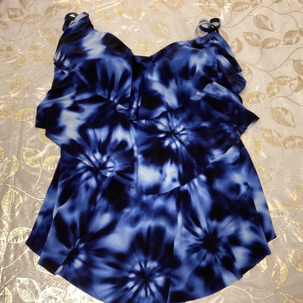 Tankini swimsuit with two bottoms size small medium from target black and blue